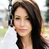 Amanda Crew